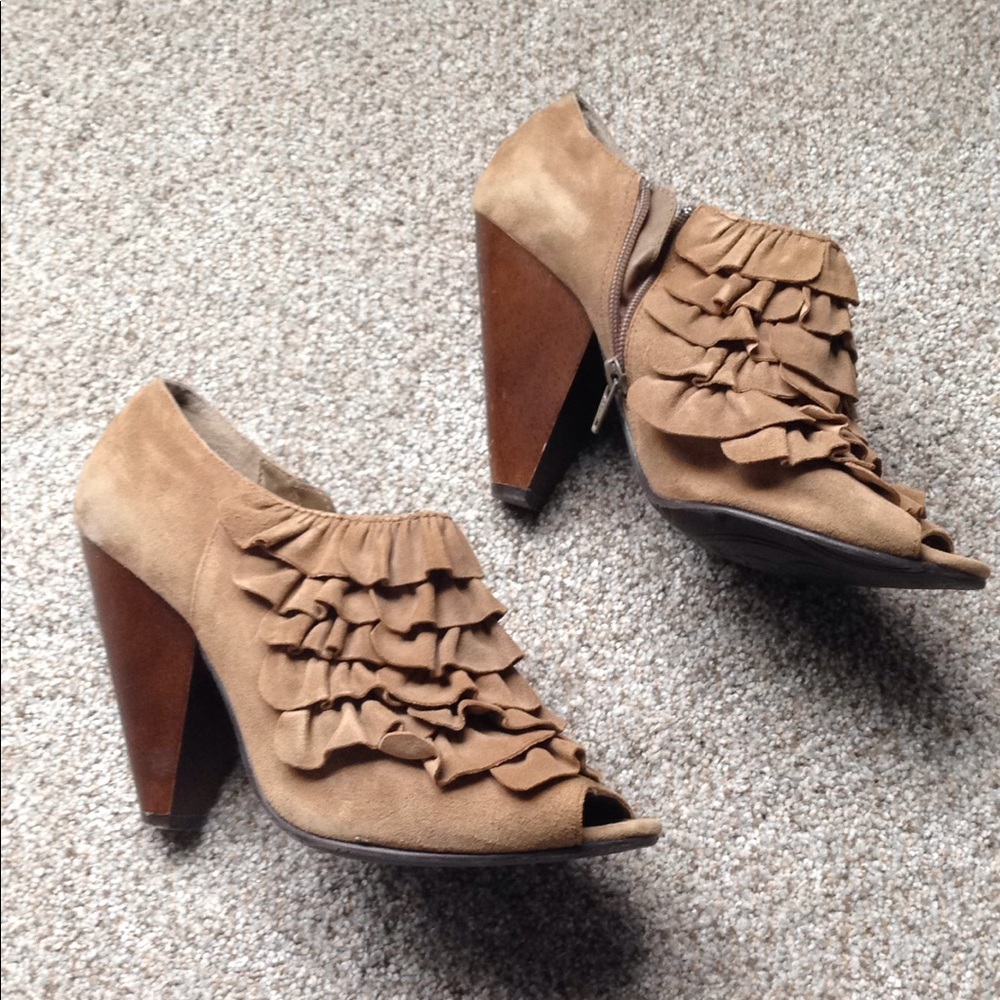 Jessica Simpson ruffle heel